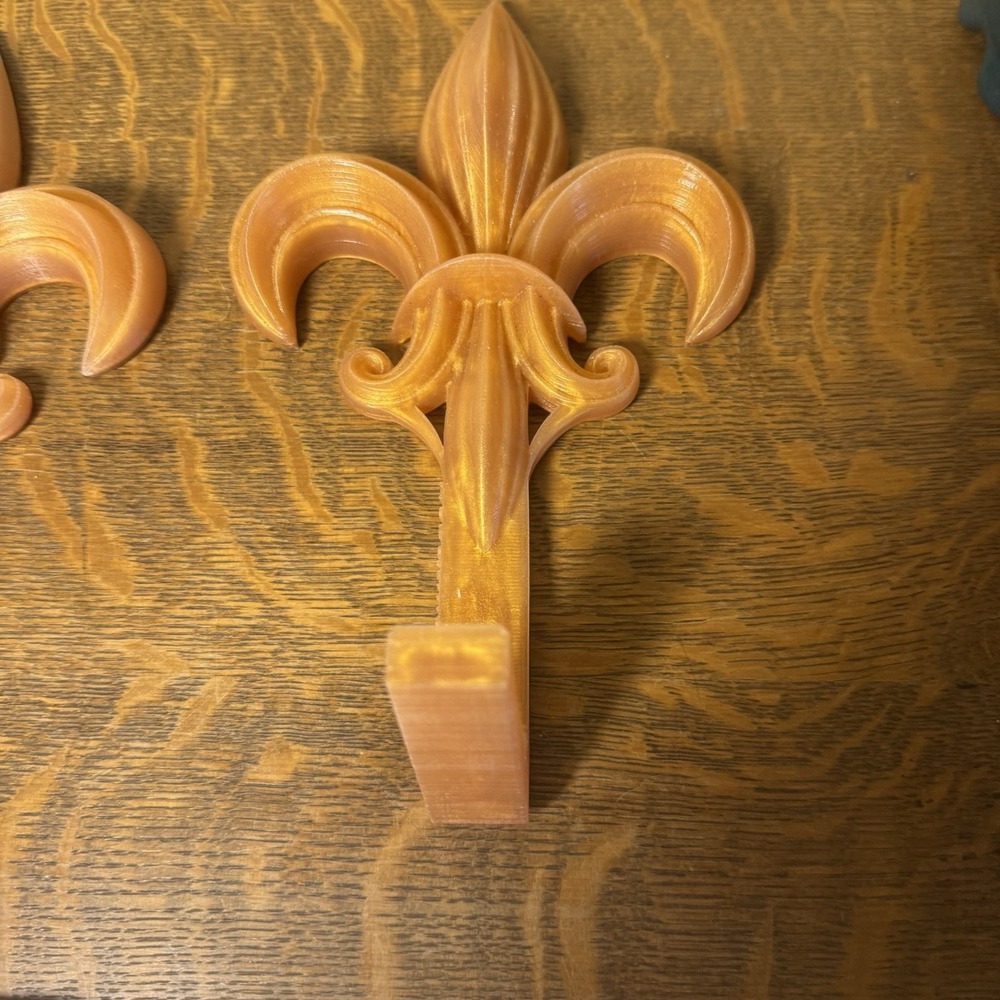 Hang It Well Fleur de Lis Magnetic Wreath Hanger Resin 8.5" Door Window